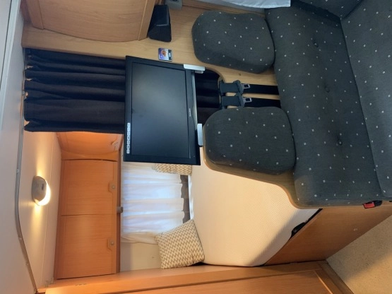                         Kamper Camper FIAT Ducato 2,8JTD model MONCAYO - 2004r. - zdjęcie 4
                        