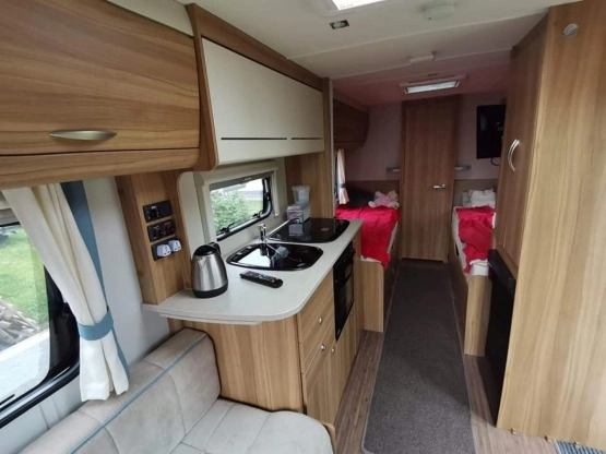                         Przyczepa kempingowa Elddis Xplore 574, rok 2014 - zdjęcie 2
                        