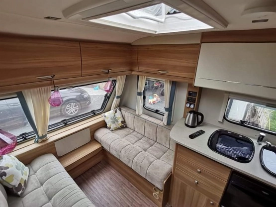                         Przyczepa kempingowa Elddis Xplore 574, rok 2014 - zdjęcie 7
                        