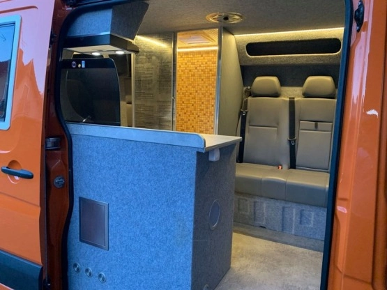                         Crafter 2010/19 2,5 Blue TDI Kamper, rej. 4 os., FV 23%, do negocjacji, stan idealny - zdjęcie 5
                        