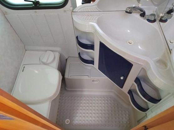                         Adria Unica 461 UB 2002 rok - zdjęcie 2
                        