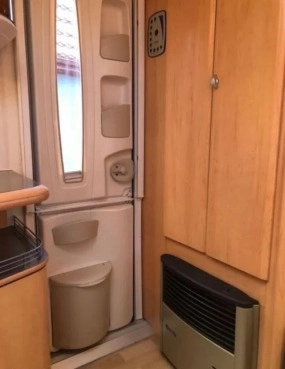                         Hobby De Luxe 440 - zdjęcie 8
                        