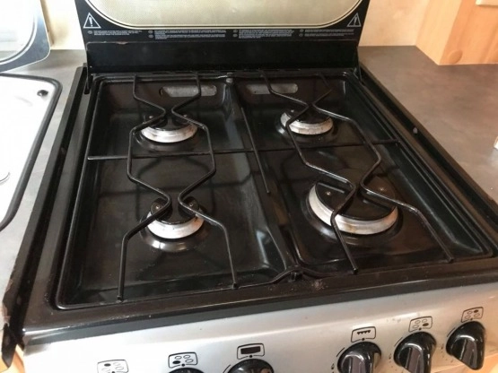                         Przyczepa - dwie sypialnie, łóżko małżeńskie, stan idealny - zdjęcie 10
                        