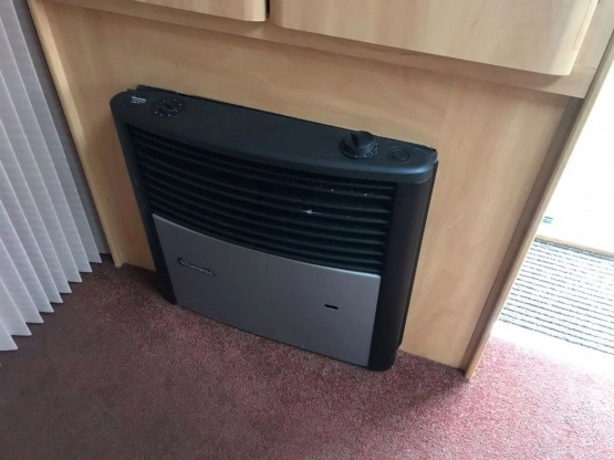                         Przyczepa - dwie sypialnie, łóżko małżeńskie, stan idealny - zdjęcie 15
                        