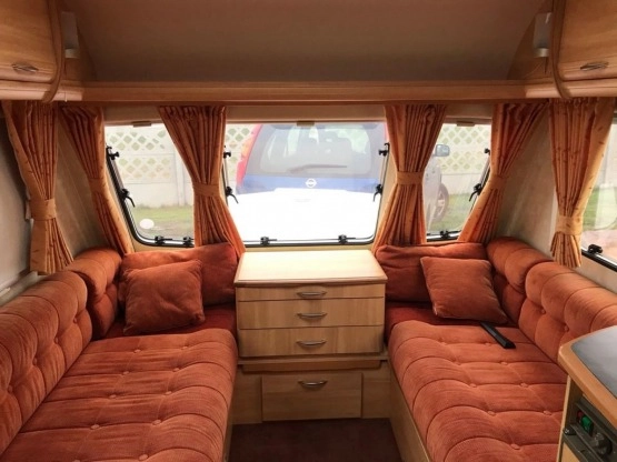                         Przyczepa - dwie sypialnie, łóżko małżeńskie, stan idealny - zdjęcie 16
                        