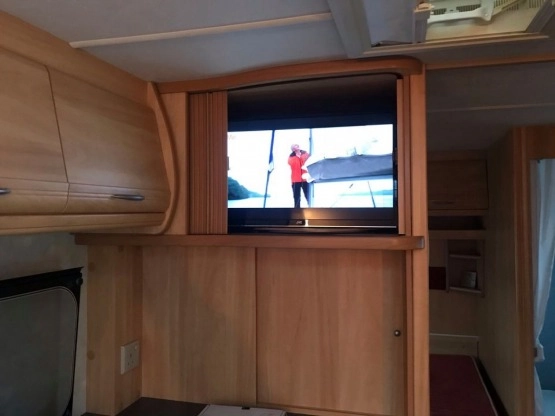                         Przyczepa - dwie sypialnie, łóżko małżeńskie, stan idealny - zdjęcie 21
                        