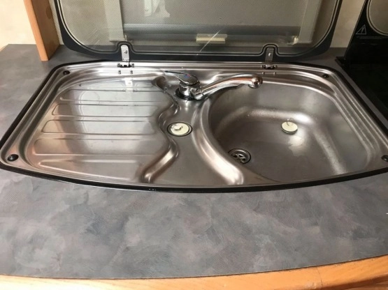                         Przyczepa - dwie sypialnie, łóżko małżeńskie, stan idealny - zdjęcie 8
                        