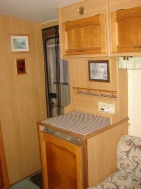                         Ładna Przyczepa Abi PRESTIGE Bogate Wyposażenie Zarejestowana - zdjęcie 13
                        