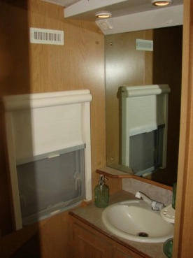                         Ładna Przyczepa Abi PRESTIGE Bogate Wyposażenie Zarejestowana - zdjęcie 15
                        