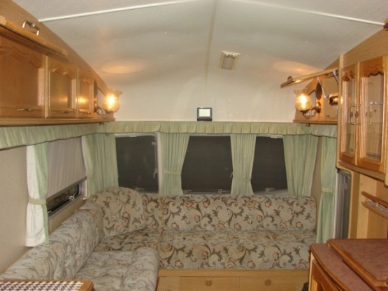                         Ładna Przyczepa Abi PRESTIGE Bogate Wyposażenie Zarejestowana - zdjęcie 4
                        