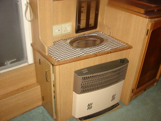                         Ładna Przyczepa Abi PRESTIGE Bogate Wyposażenie Zarejestowana - zdjęcie 6
                        