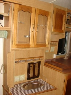                         Ładna Przyczepa Abi PRESTIGE Bogate Wyposażenie Zarejestowana - zdjęcie 7
                        