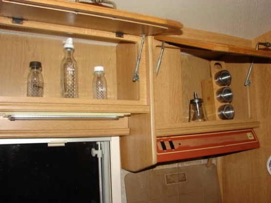                         Ładna Przyczepa Abi PRESTIGE Bogate Wyposażenie Zarejestowana - zdjęcie 9
                        