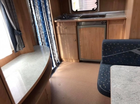                         Przyczepa Burstner Ventana 2003 r. - zdjęcie 4
                        