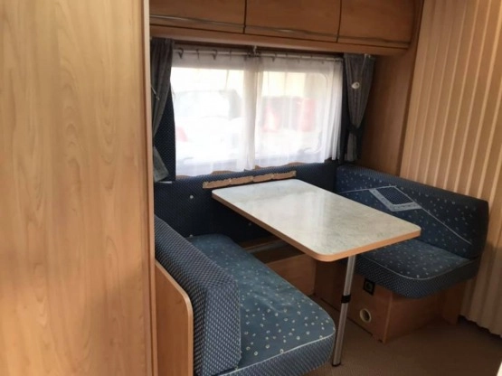                         Przyczepa Burstner Ventana 2003 r. - zdjęcie 9
                        