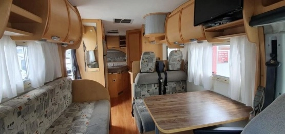                         Kamper Fiat Ducato Półintegral 2.8 Jtd Klima TV Antena Piekarnik - zdjęcie 2
                        