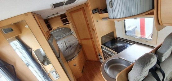                         Kamper Fiat Ducato Półintegral 2.8 Jtd Klima TV Antena Piekarnik - zdjęcie 4
                        