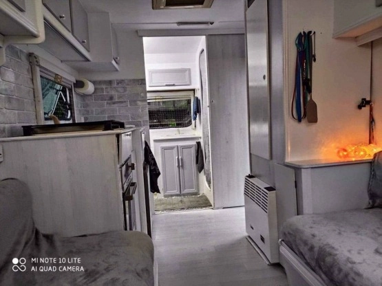                         Przyczepa Avondale odświeżona - zdjęcie 6
                        