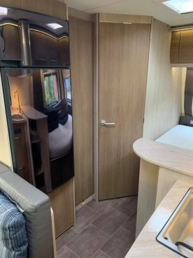                         Burstner Averso 450, solar - zdjęcie 5
                        