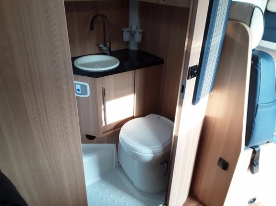                         LMC Grand Breezer 2,3 Diesel "A834 G" FV 23% - zdjęcie 10
                        