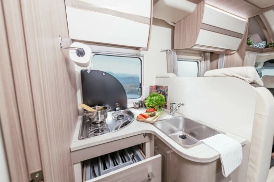                         kamper AHORN CANADA TE 2021 5os. półintegra Renault Master - zdjęcie 5
                        