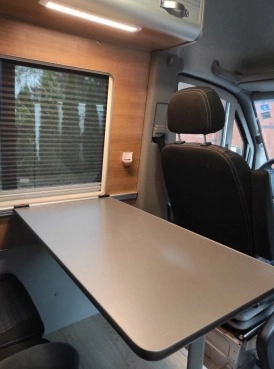                         Piękny kamper Sprinter 319 -pełen serwis - zdjęcie 2
                        