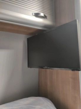                         Piękny kamper Sprinter 319 -pełen serwis - zdjęcie 3
                        