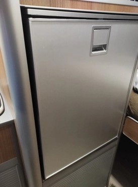                         Piękny kamper Sprinter 319 -pełen serwis - zdjęcie 4
                        