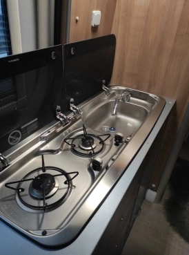                         Piękny kamper Sprinter 319 -pełen serwis - zdjęcie 5
                        