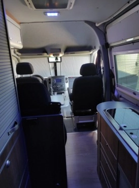                         Piękny kamper Sprinter 319 -pełen serwis - zdjęcie 6
                        