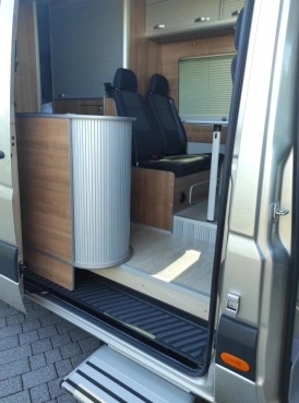                         Piękny kamper Sprinter 319 -pełen serwis - zdjęcie 9
                        