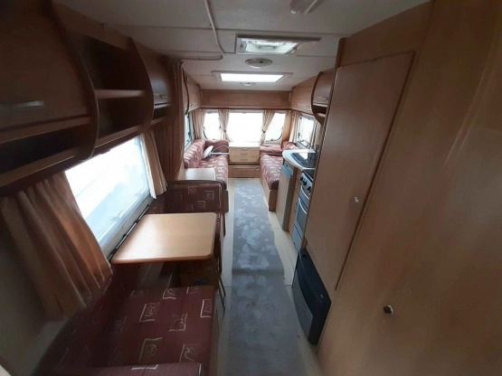                         Swift Charisma 570 z 2004 r. - zdjęcie 10
                        