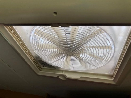                         Przyczepa Elddis Hurricane 2010 - zdjęcie 20
                        