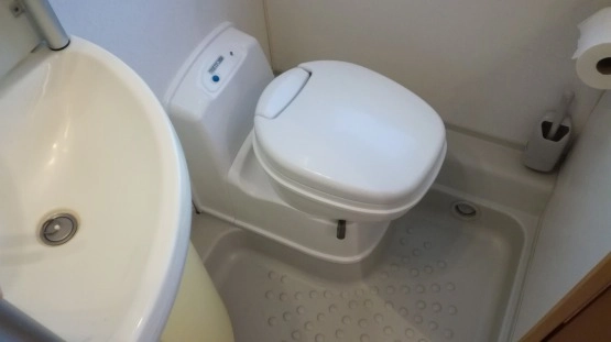                         Przyczepa kempingowa Burstner 420 TN 4 osob. z łazienką - DMC 1100kg - zdjęcie 13
                        