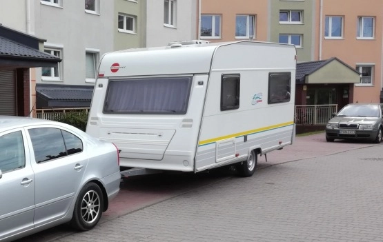                         Przyczepa kempingowa Burstner 420 TN 4 osob. z łazienką - DMC 1100kg - zdjęcie 1
                        