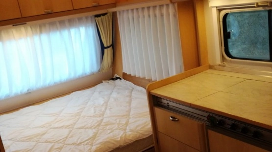                         Przyczepa kempingowa Burstner 420 TN 4 osob. z łazienką - DMC 1100kg - zdjęcie 2
                        