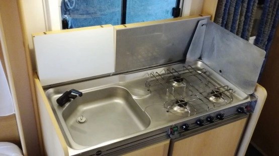                         Przyczepa kempingowa Burstner 420 TN 4 osob. z łazienką - DMC 1100kg - zdjęcie 5
                        