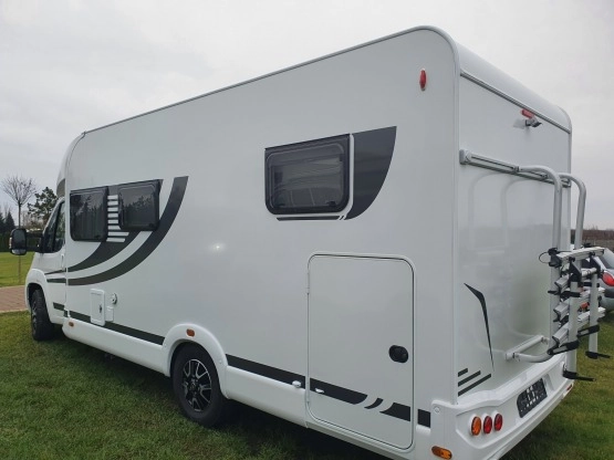                         Kamper Knaus 700 EB 2020 wersja zimowa z piekarnikiem i opuszczanym łóżkiem - zdjęcie 12
                        