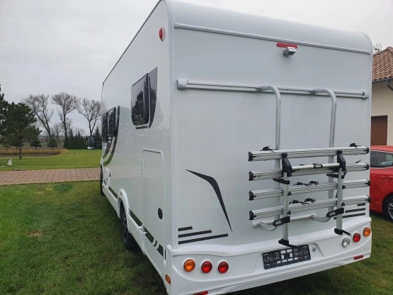                         Kamper Knaus 700 EB 2020 wersja zimowa z piekarnikiem i opuszczanym łóżkiem - zdjęcie 13
                        