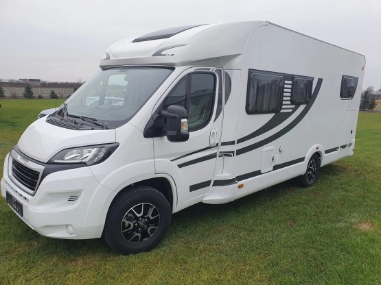                         Kamper Knaus 700 EB 2020 wersja zimowa z piekarnikiem i opuszczanym łóżkiem - zdjęcie 14
                        