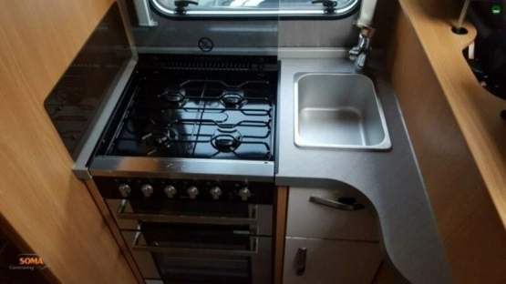                         Kamper Knaus 700 EB 2020 wersja zimowa z piekarnikiem i opuszczanym łóżkiem - zdjęcie 3
                        