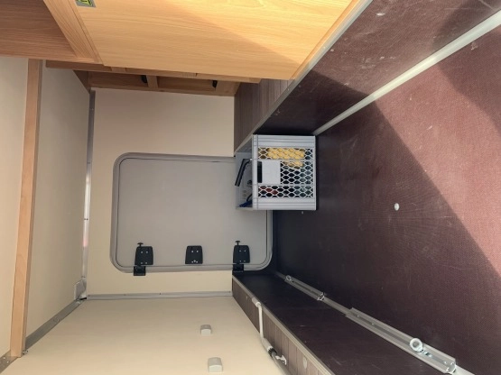                         Kamper Knaus 700 EB 2020 wersja zimowa z piekarnikiem i opuszczanym łóżkiem - zdjęcie 6
                        