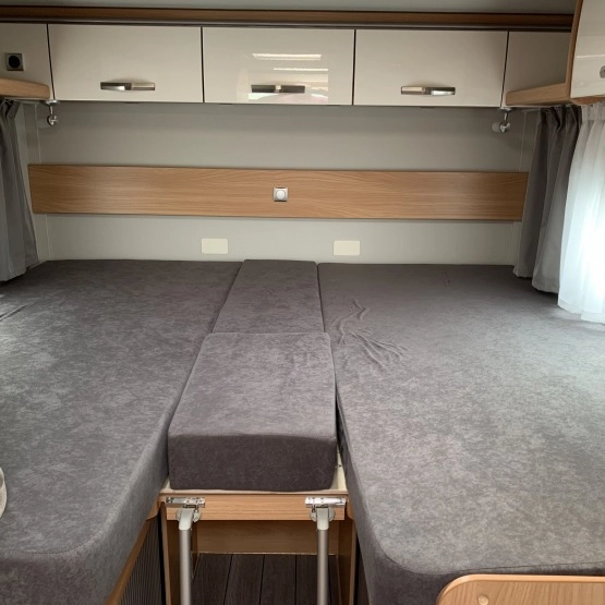                         Kamper Knaus 700 EB 2020 wersja zimowa z piekarnikiem i opuszczanym łóżkiem - zdjęcie 7
                        