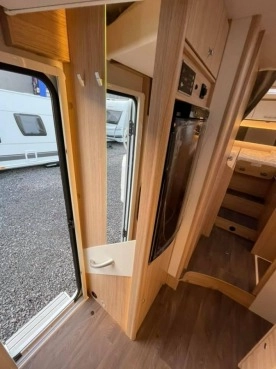                         Sunlight T68 Nowy Fiat Ducato 2.3 140 KM - zdjęcie 18
                        