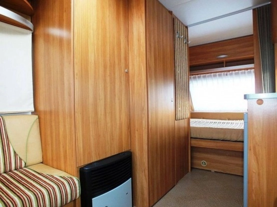                         Burstner Flipper 435 TS z 2007 r. - zdjęcie 10
                        