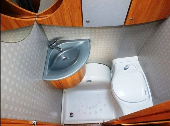                         Burstner Flipper 435 TS z 2007 r. - zdjęcie 6
                        