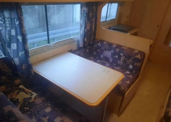                         Ford Chausson - zdjęcie 21
                        