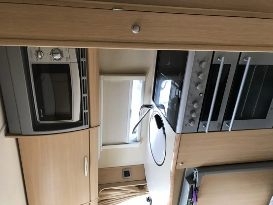                         ABBEY 470 FreeStyle z 2008 roku z MOVEREM i kompletnym namiotem - zdjęcie 12
                        