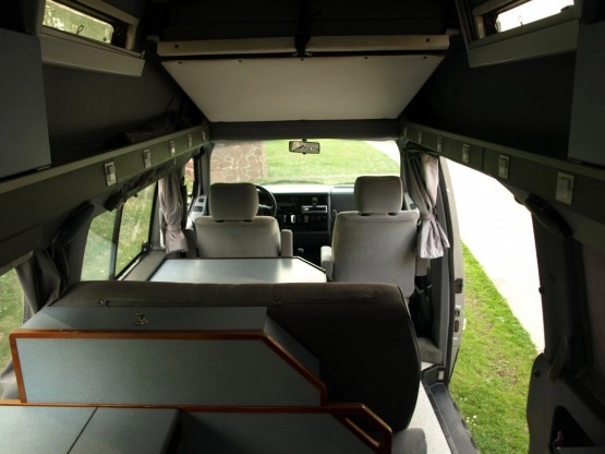                         Sprzedam Kamper VW T4 Karmann Karuso - zdjęcie 4
                        