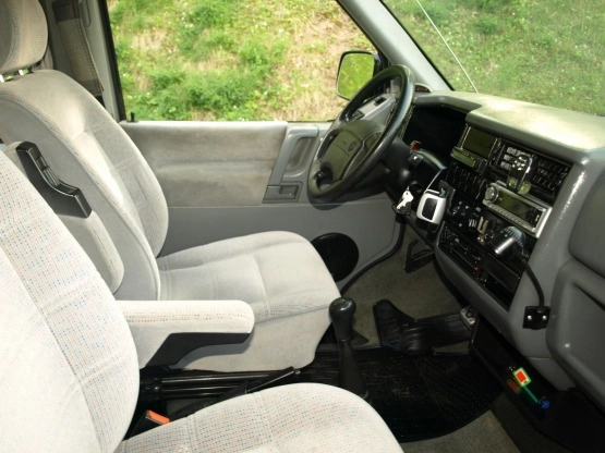                         Sprzedam Kamper VW T4 Karmann Karuso - zdjęcie 5
                        